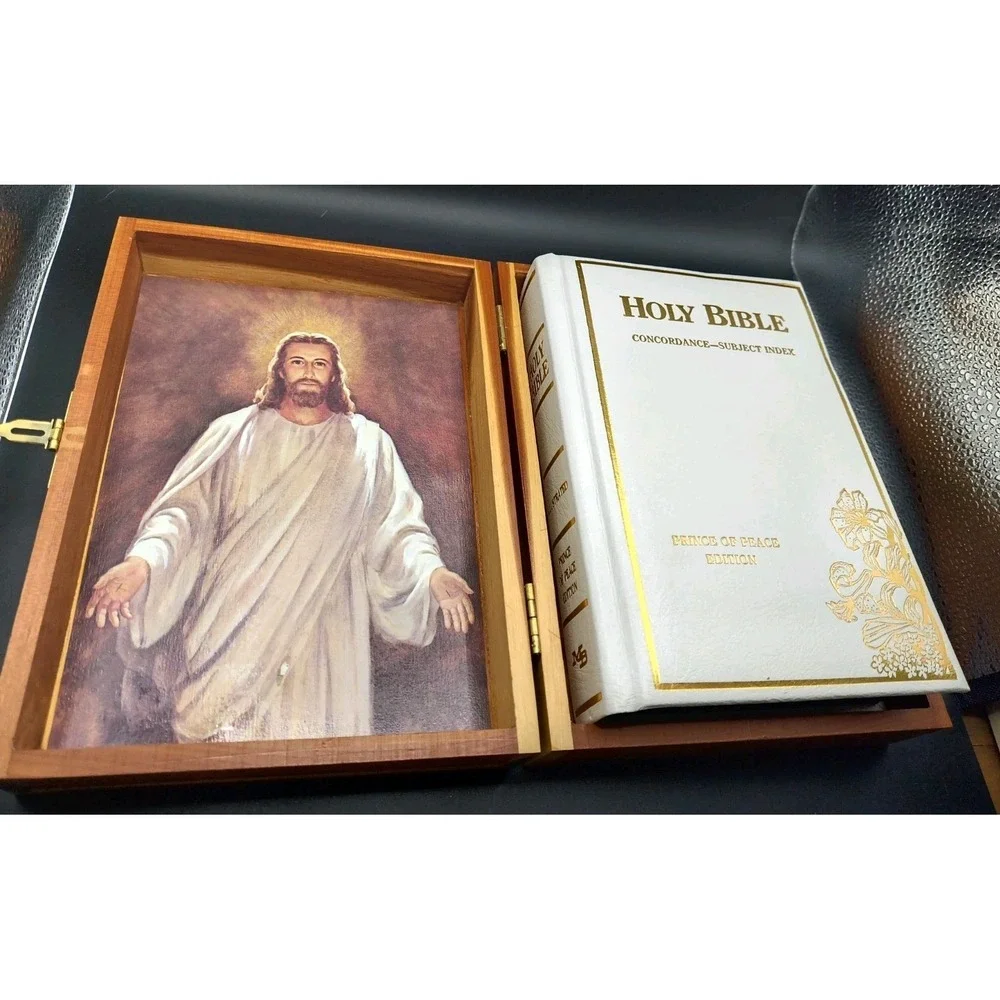 Vintage 1976 HOLY BIBLE Concordance Prince Of Peace Edition Engraved Wooden Box